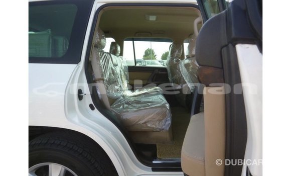 Buy Import Toyota Land Cruiser White Car in Import - Dubai in Aragatsotn Buy Import Toyota Land Cruiser White Car in Import - Dubai in Aragatsotn