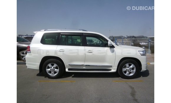 Buy Import Toyota Land Cruiser White Car in Import - Dubai in Aragatsotn Buy Import Toyota Land Cruiser White Car in Import - Dubai in Aragatsotn