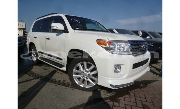 Buy Import Toyota Land Cruiser White Car in Import - Dubai in Aragatsotn Buy Import Toyota Land Cruiser White Car in Import - Dubai in Aragatsotn