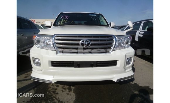Buy Import Toyota Land Cruiser White Car in Import - Dubai in Aragatsotn Buy Import Toyota Land Cruiser White Car in Import - Dubai in Aragatsotn