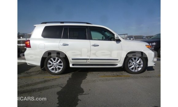 Buy Import Toyota Land Cruiser White Car in Import - Dubai in Aragatsotn Buy Import Toyota Land Cruiser White Car in Import - Dubai in Aragatsotn