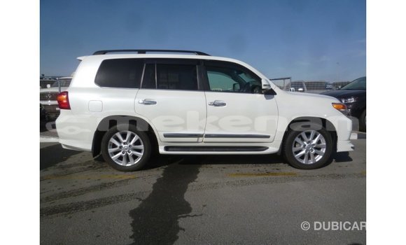 Buy Import Toyota Land Cruiser White Car in Import - Dubai in Aragatsotn Buy Import Toyota Land Cruiser White Car in Import - Dubai in Aragatsotn