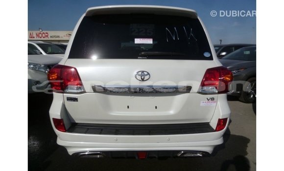 Buy Import Toyota Land Cruiser White Car in Import - Dubai in Aragatsotn Buy Import Toyota Land Cruiser White Car in Import - Dubai in Aragatsotn