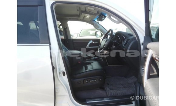 Buy Import Toyota Land Cruiser White Car in Import - Dubai in Aragatsotn Buy Import Toyota Land Cruiser White Car in Import - Dubai in Aragatsotn
