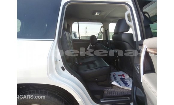 Buy Import Toyota Land Cruiser White Car in Import - Dubai in Aragatsotn Buy Import Toyota Land Cruiser White Car in Import - Dubai in Aragatsotn