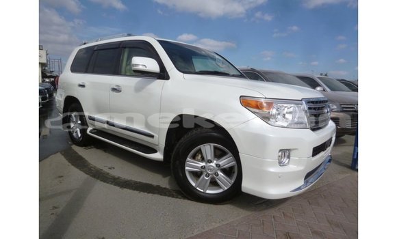 Buy Import Toyota Land Cruiser White Car in Import - Dubai in Aragatsotn Buy Import Toyota Land Cruiser White Car in Import - Dubai in Aragatsotn