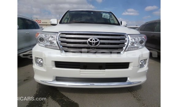 Buy Import Toyota Land Cruiser White Car in Import - Dubai in Aragatsotn Buy Import Toyota Land Cruiser White Car in Import - Dubai in Aragatsotn