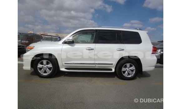 Buy Import Toyota Land Cruiser White Car in Import - Dubai in Aragatsotn Buy Import Toyota Land Cruiser White Car in Import - Dubai in Aragatsotn