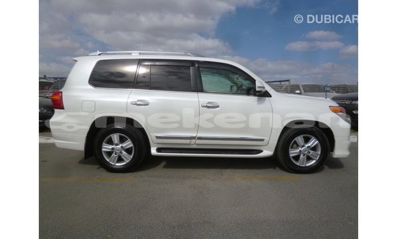 Buy Import Toyota Land Cruiser White Car in Import - Dubai in Aragatsotn Buy Import Toyota Land Cruiser White Car in Import - Dubai in Aragatsotn