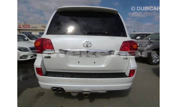 Buy Import Toyota Land Cruiser White Car in Import - Dubai in Aragatsotn Buy Import Toyota Land Cruiser White Car in Import - Dubai in Aragatsotn