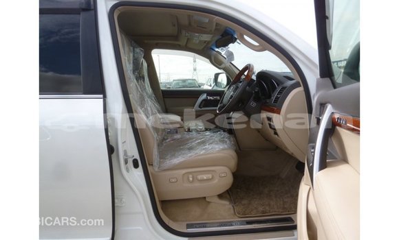 Buy Import Toyota Land Cruiser White Car in Import - Dubai in Aragatsotn Buy Import Toyota Land Cruiser White Car in Import - Dubai in Aragatsotn