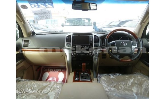Buy Import Toyota Land Cruiser White Car in Import - Dubai in Aragatsotn Buy Import Toyota Land Cruiser White Car in Import - Dubai in Aragatsotn