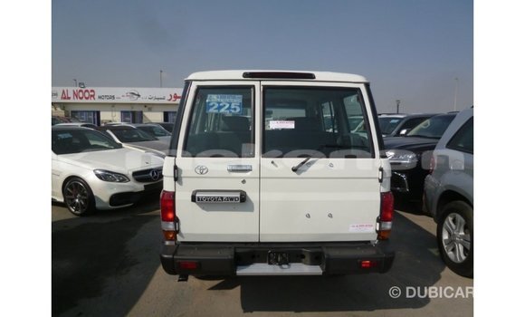 Buy Import Toyota Land Cruiser White Car in Import - Dubai in Aragatsotn Buy Import Toyota Land Cruiser White Car in Import - Dubai in Aragatsotn