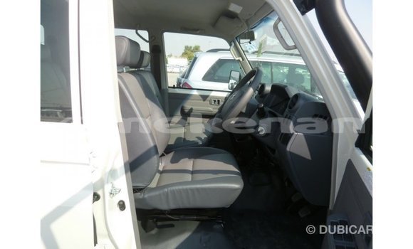 Buy Import Toyota Land Cruiser White Car in Import - Dubai in Aragatsotn Buy Import Toyota Land Cruiser White Car in Import - Dubai in Aragatsotn