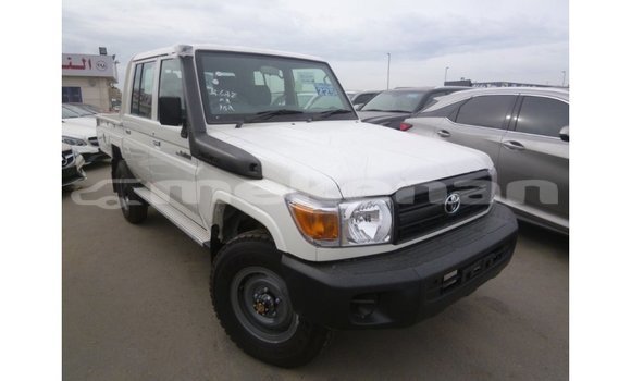 Buy Import Toyota Land Cruiser White Car in Import - Dubai in Aragatsotn Buy Import Toyota Land Cruiser White Car in Import - Dubai in Aragatsotn