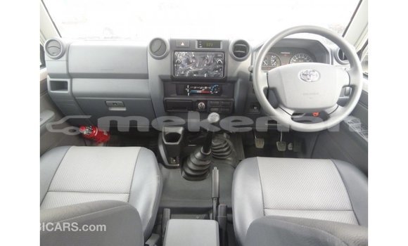 Buy Import Toyota Land Cruiser White Car in Import - Dubai in Aragatsotn Buy Import Toyota Land Cruiser White Car in Import - Dubai in Aragatsotn