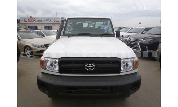 Buy Import Toyota Land Cruiser White Car in Import - Dubai in Aragatsotn Buy Import Toyota Land Cruiser White Car in Import - Dubai in Aragatsotn