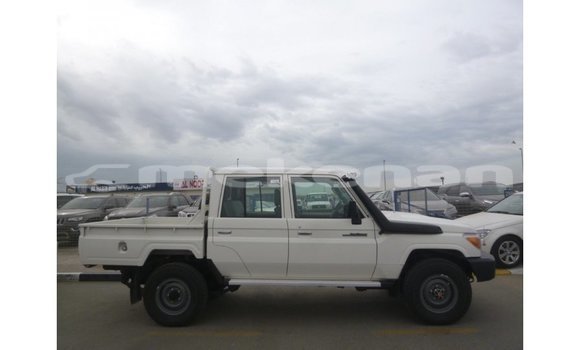 Buy Import Toyota Land Cruiser White Car in Import - Dubai in Aragatsotn Buy Import Toyota Land Cruiser White Car in Import - Dubai in Aragatsotn