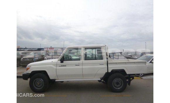 Buy Import Toyota Land Cruiser White Car in Import - Dubai in Aragatsotn Buy Import Toyota Land Cruiser White Car in Import - Dubai in Aragatsotn