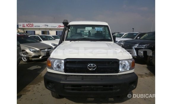 Buy Import Toyota Land Cruiser White Car in Import - Dubai in Aragatsotn Buy Import Toyota Land Cruiser White Car in Import - Dubai in Aragatsotn