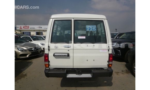 Buy Import Toyota Land Cruiser White Car in Import - Dubai in Aragatsotn Buy Import Toyota Land Cruiser White Car in Import - Dubai in Aragatsotn