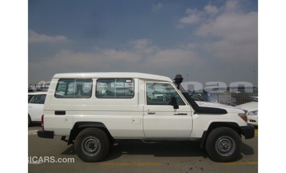 Buy Import Toyota Land Cruiser White Car in Import - Dubai in Aragatsotn Buy Import Toyota Land Cruiser White Car in Import - Dubai in Aragatsotn