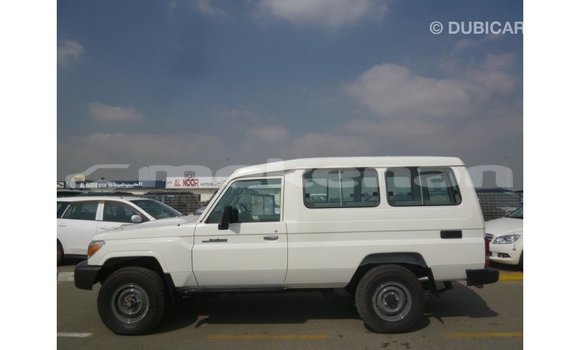 Buy Import Toyota Land Cruiser White Car in Import - Dubai in Aragatsotn Buy Import Toyota Land Cruiser White Car in Import - Dubai in Aragatsotn