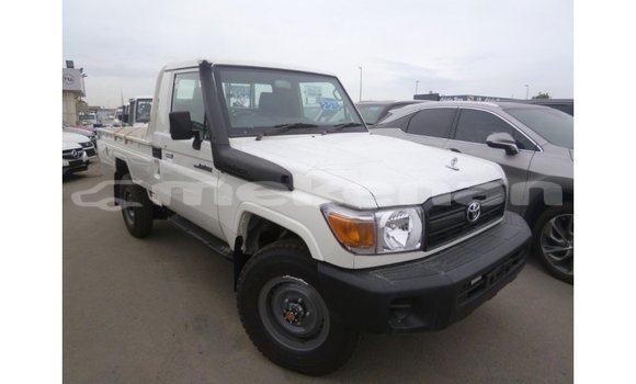 Buy Import Toyota Land Cruiser White Car in Import - Dubai in Aragatsotn Buy Import Toyota Land Cruiser White Car in Import - Dubai in Aragatsotn