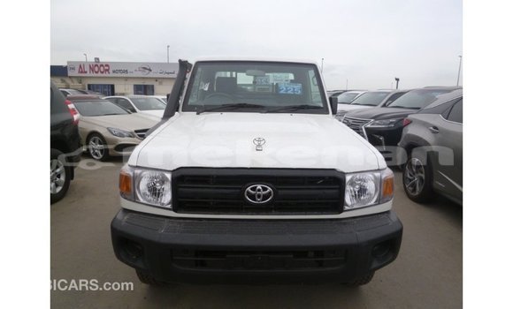 Buy Import Toyota Land Cruiser White Car in Import - Dubai in Aragatsotn Buy Import Toyota Land Cruiser White Car in Import - Dubai in Aragatsotn