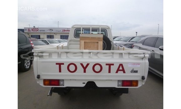 Buy Import Toyota Land Cruiser White Car in Import - Dubai in Aragatsotn Buy Import Toyota Land Cruiser White Car in Import - Dubai in Aragatsotn