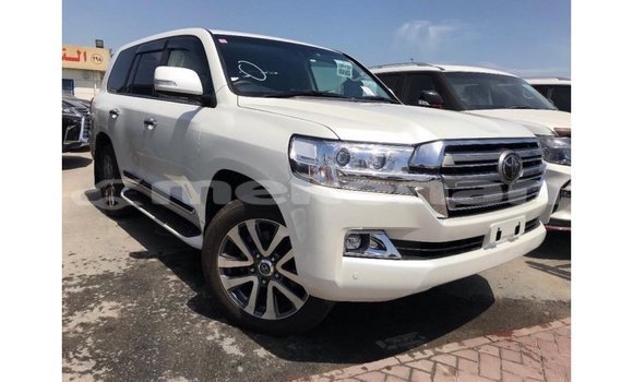 Buy Import Toyota Land Cruiser White Car in Import - Dubai in Aragatsotn Buy Import Toyota Land Cruiser White Car in Import - Dubai in Aragatsotn