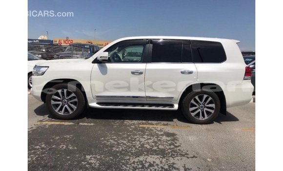 Buy Import Toyota Land Cruiser White Car in Import - Dubai in Aragatsotn Buy Import Toyota Land Cruiser White Car in Import - Dubai in Aragatsotn