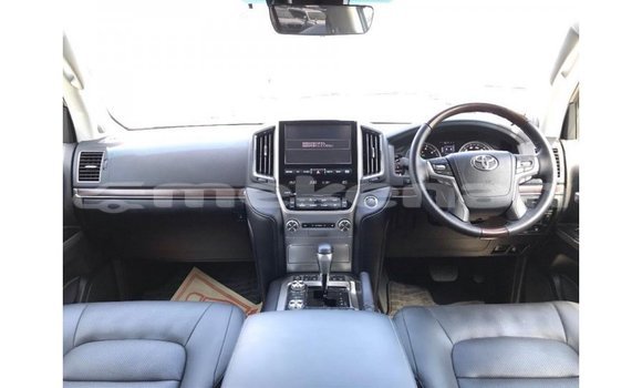 Buy Import Toyota Land Cruiser White Car in Import - Dubai in Aragatsotn Buy Import Toyota Land Cruiser White Car in Import - Dubai in Aragatsotn