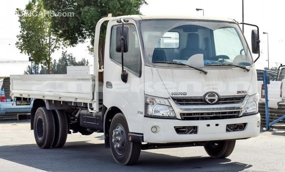 Buy Import Hino 300 Series White Truck in Import - Dubai in Aragatsotn