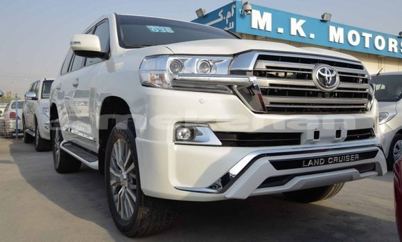 Buy Import Toyota Land Cruiser White Car in Import - Dubai in Aragatsotn Buy Import Toyota Land Cruiser White Car in Import - Dubai in Aragatsotn