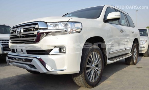Buy Import Toyota Land Cruiser White Car in Import - Dubai in Aragatsotn Buy Import Toyota Land Cruiser White Car in Import - Dubai in Aragatsotn