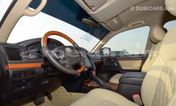 Buy Import Toyota Land Cruiser White Car in Import - Dubai in Aragatsotn Buy Import Toyota Land Cruiser White Car in Import - Dubai in Aragatsotn