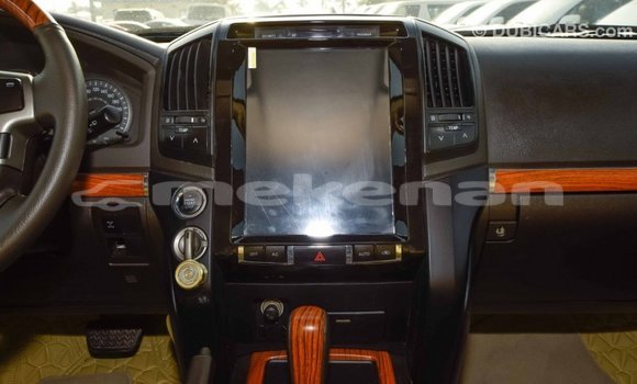 Buy Import Toyota Land Cruiser White Car in Import - Dubai in Aragatsotn Buy Import Toyota Land Cruiser White Car in Import - Dubai in Aragatsotn