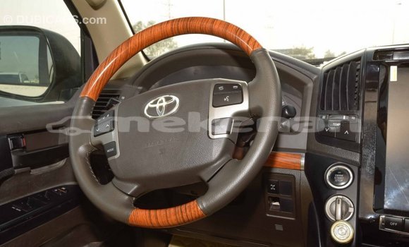 Buy Import Toyota Land Cruiser White Car in Import - Dubai in Aragatsotn Buy Import Toyota Land Cruiser White Car in Import - Dubai in Aragatsotn