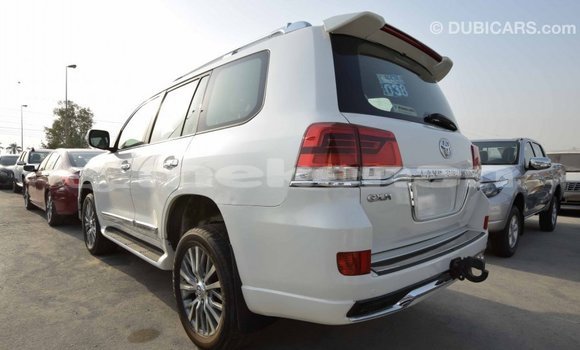 Buy Import Toyota Land Cruiser White Car in Import - Dubai in Aragatsotn Buy Import Toyota Land Cruiser White Car in Import - Dubai in Aragatsotn