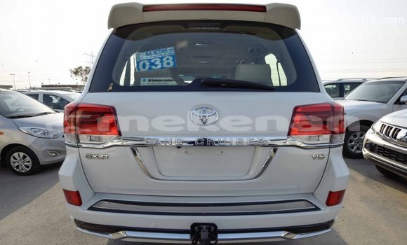 Buy Import Toyota Land Cruiser White Car in Import - Dubai in Aragatsotn Buy Import Toyota Land Cruiser White Car in Import - Dubai in Aragatsotn