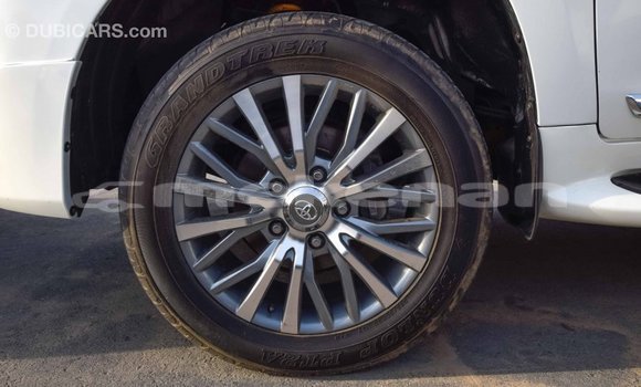 Buy Import Toyota Land Cruiser White Car in Import - Dubai in Aragatsotn Buy Import Toyota Land Cruiser White Car in Import - Dubai in Aragatsotn