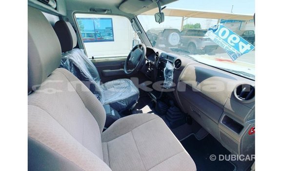 Buy Import Toyota Land Cruiser White Car in Import - Dubai in Aragatsotn Buy Import Toyota Land Cruiser White Car in Import - Dubai in Aragatsotn