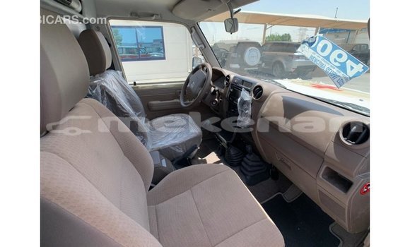 Buy Import Toyota Land Cruiser White Car in Import - Dubai in Aragatsotn Buy Import Toyota Land Cruiser White Car in Import - Dubai in Aragatsotn