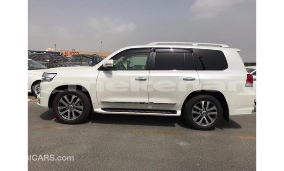 Buy Import Toyota Land Cruiser White Car in Import - Dubai in Aragatsotn Buy Import Toyota Land Cruiser White Car in Import - Dubai in Aragatsotn