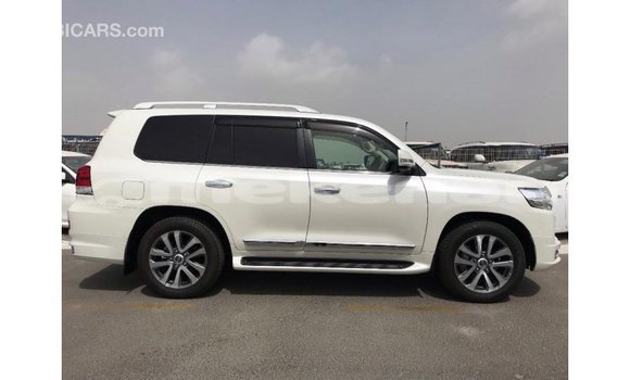 Buy Import Toyota Land Cruiser White Car in Import - Dubai in Aragatsotn Buy Import Toyota Land Cruiser White Car in Import - Dubai in Aragatsotn