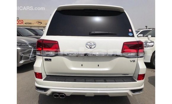 Buy Import Toyota Land Cruiser White Car in Import - Dubai in Aragatsotn Buy Import Toyota Land Cruiser White Car in Import - Dubai in Aragatsotn