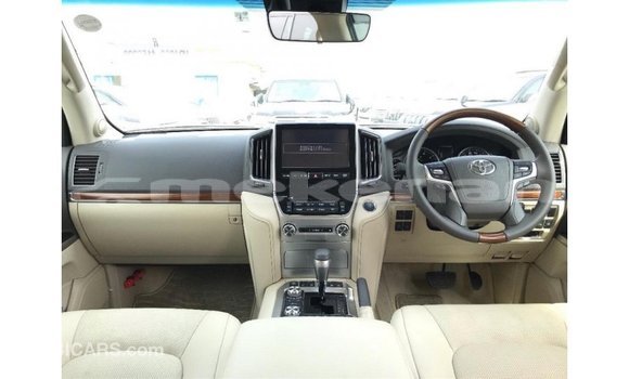 Buy Import Toyota Land Cruiser White Car in Import - Dubai in Aragatsotn Buy Import Toyota Land Cruiser White Car in Import - Dubai in Aragatsotn
