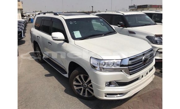 Buy Import Toyota Land Cruiser White Car in Import - Dubai in Aragatsotn Buy Import Toyota Land Cruiser White Car in Import - Dubai in Aragatsotn