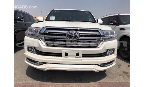 Buy Import Toyota Land Cruiser White Car in Import - Dubai in Aragatsotn Buy Import Toyota Land Cruiser White Car in Import - Dubai in Aragatsotn